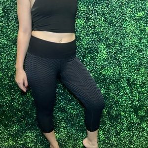 Lulu Lemon Black Chevron Scrunch Capri Leggings